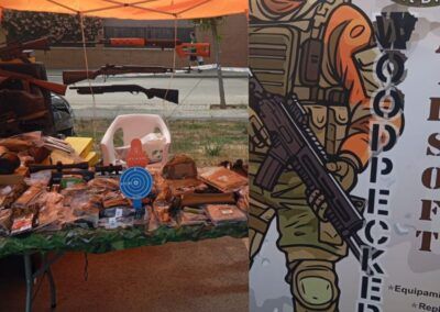 Stand de Woodpeckers con productos de paintball y airsoft en feria especializada.